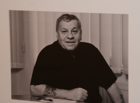 &bdquo;Jedni z wielu&rdquo; Wystawa romskich fotogram&oacute;w w Legnickiej Bibliotece Publicznej